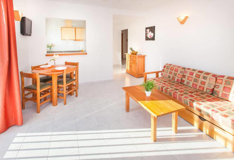 Apartamentos Typic Oasis Sa Tanca Cala Llonga  Exteriér fotografie